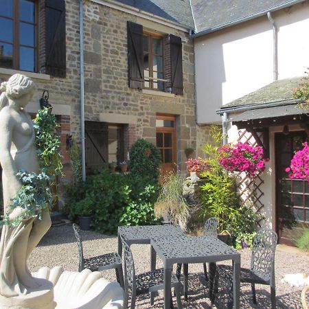 Bed and Breakfast Le Figuier La Foret-Auvray Esterno foto