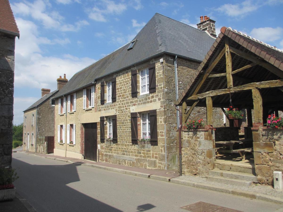 Bed and Breakfast Le Figuier La Foret-Auvray Esterno foto